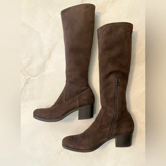 Authentic Prada suede boots - Picture 5 of 10